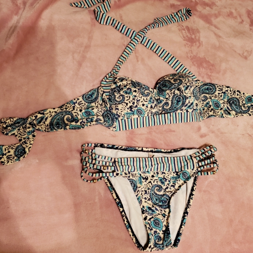 Cremieux Blue and Off-White Paisley Bralette Bikini Set Women's Swimwear Medium